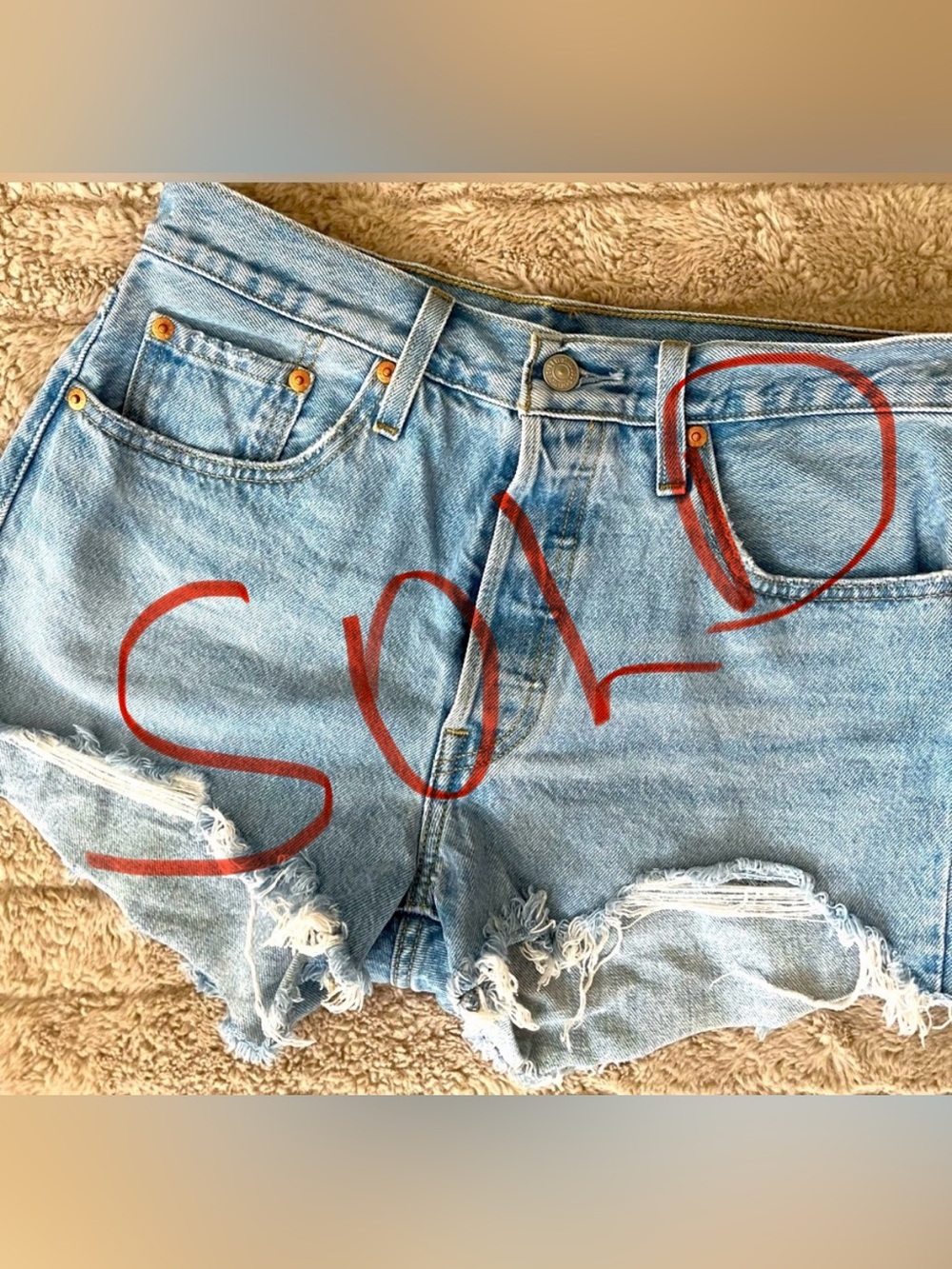 Levi’s 501 Cutoffs Shorts Denim Lt Wash Raw Frey Hem Distressed Buttonfly SZ: 28